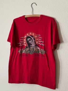 Vintage Virgen de Guadalupe Graphic Tee Red Chicano T Shirt
